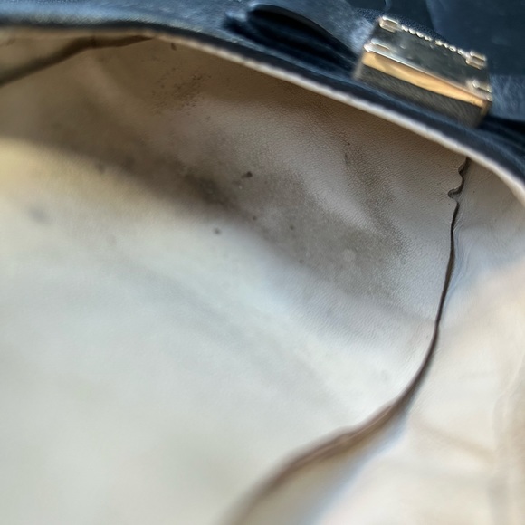 Well worn shoes - Picture 3 of 4